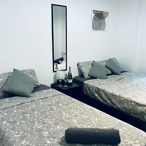 Sepulveda R1 Bed & Breakfast