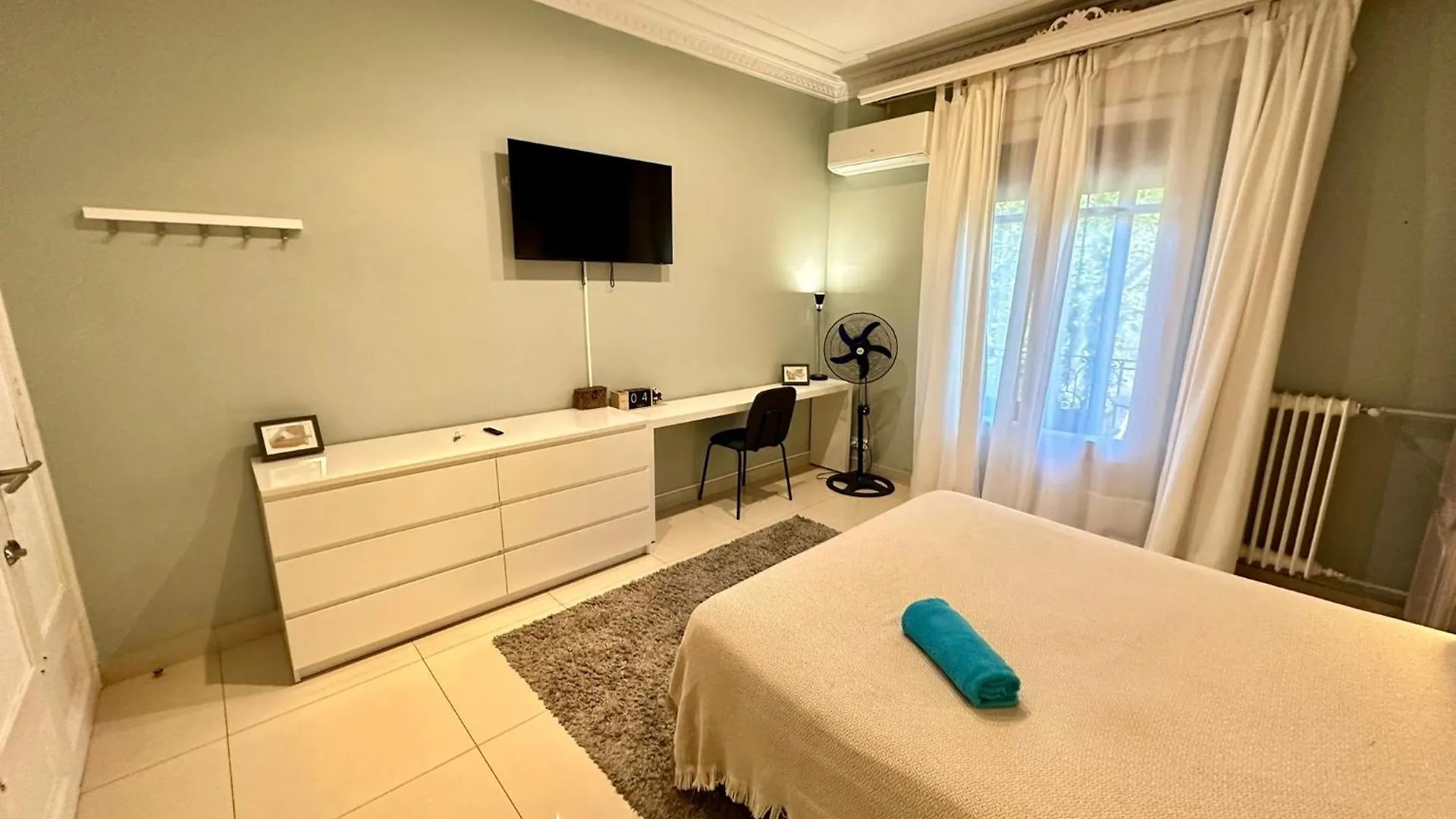 Gran Via Bed & Breakfast Barcelona