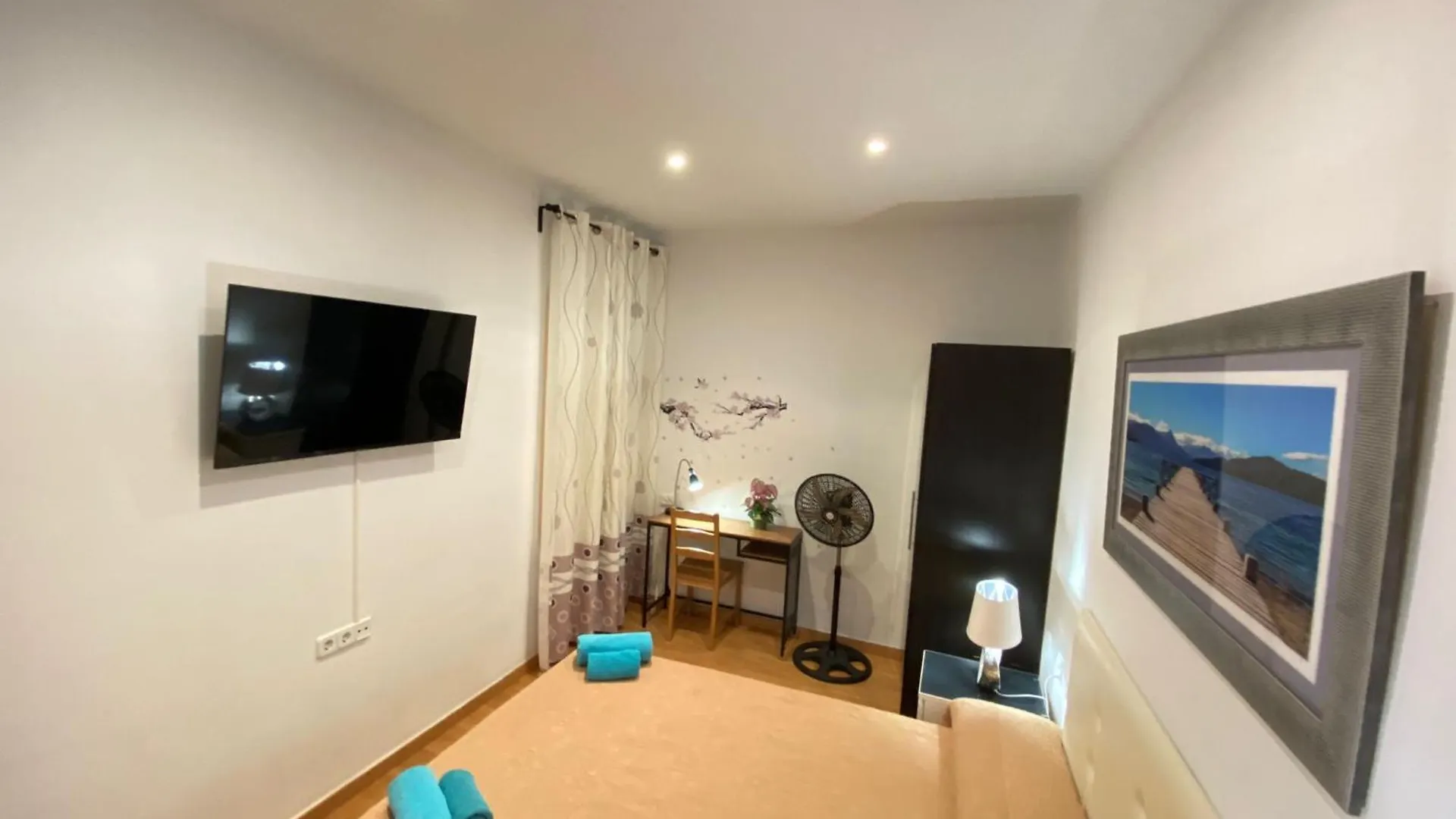 Gran Via Bed & Breakfast Barcelona 0*,  Spain