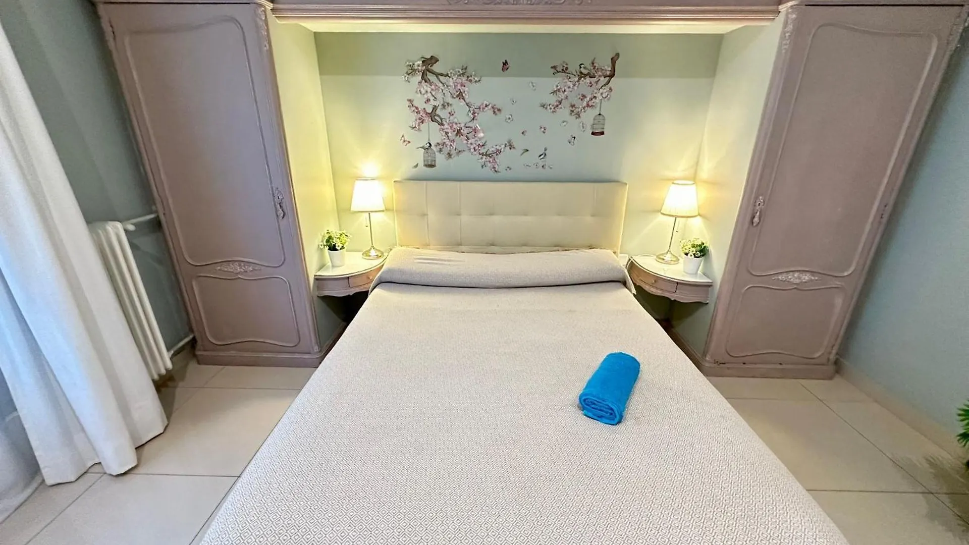 Gran Via Bed & Breakfast Barcelona